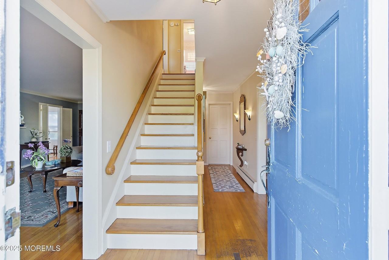 204 Neptune Pl - Photo 4 of 33