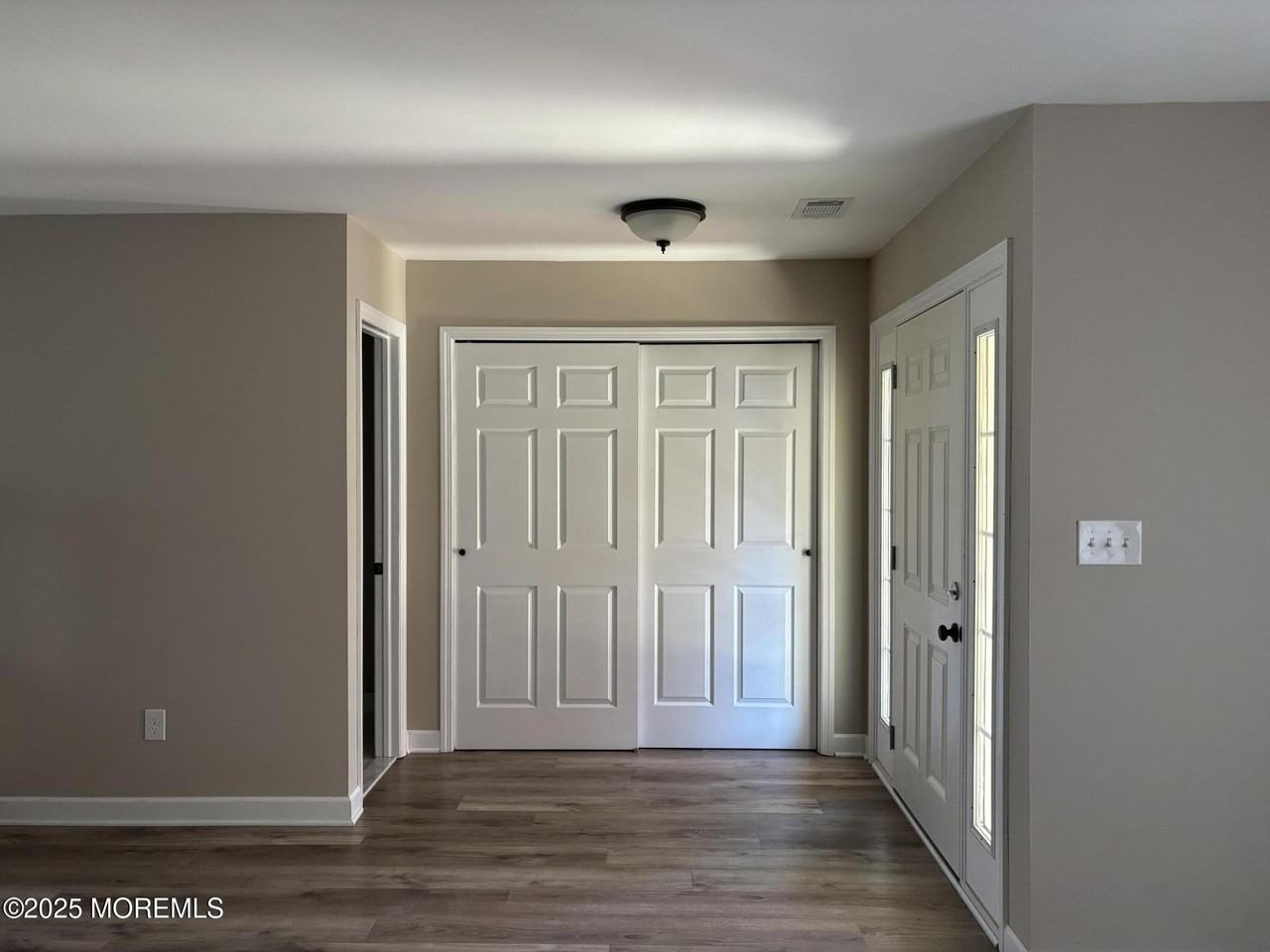 248 Larchwood Ct - Photo 3 of 28