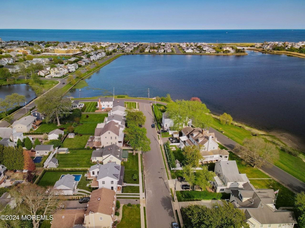 408 Central Ave - Photo 7 of 46