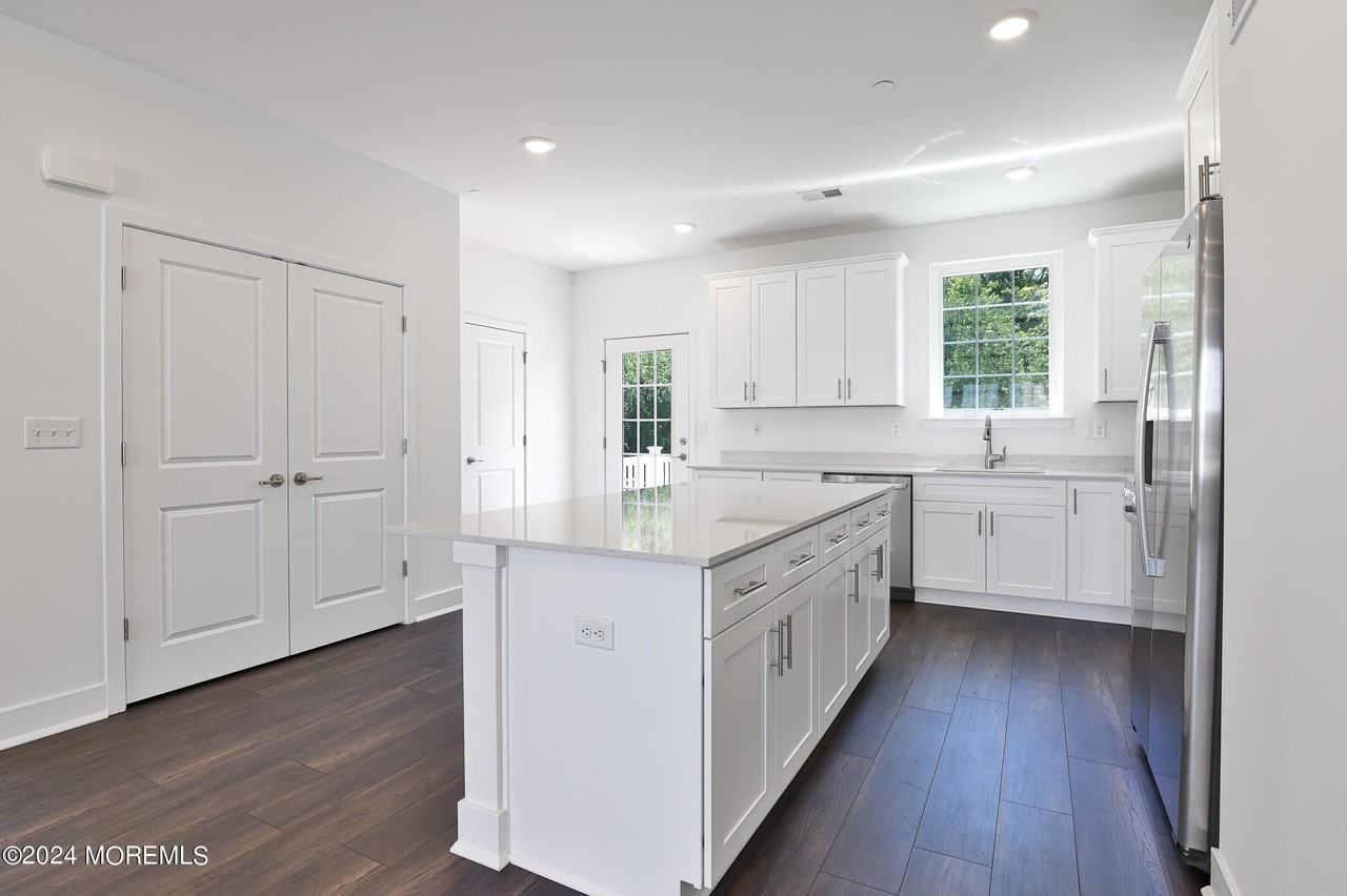18 Crimson Dr - Photo 4 of 35