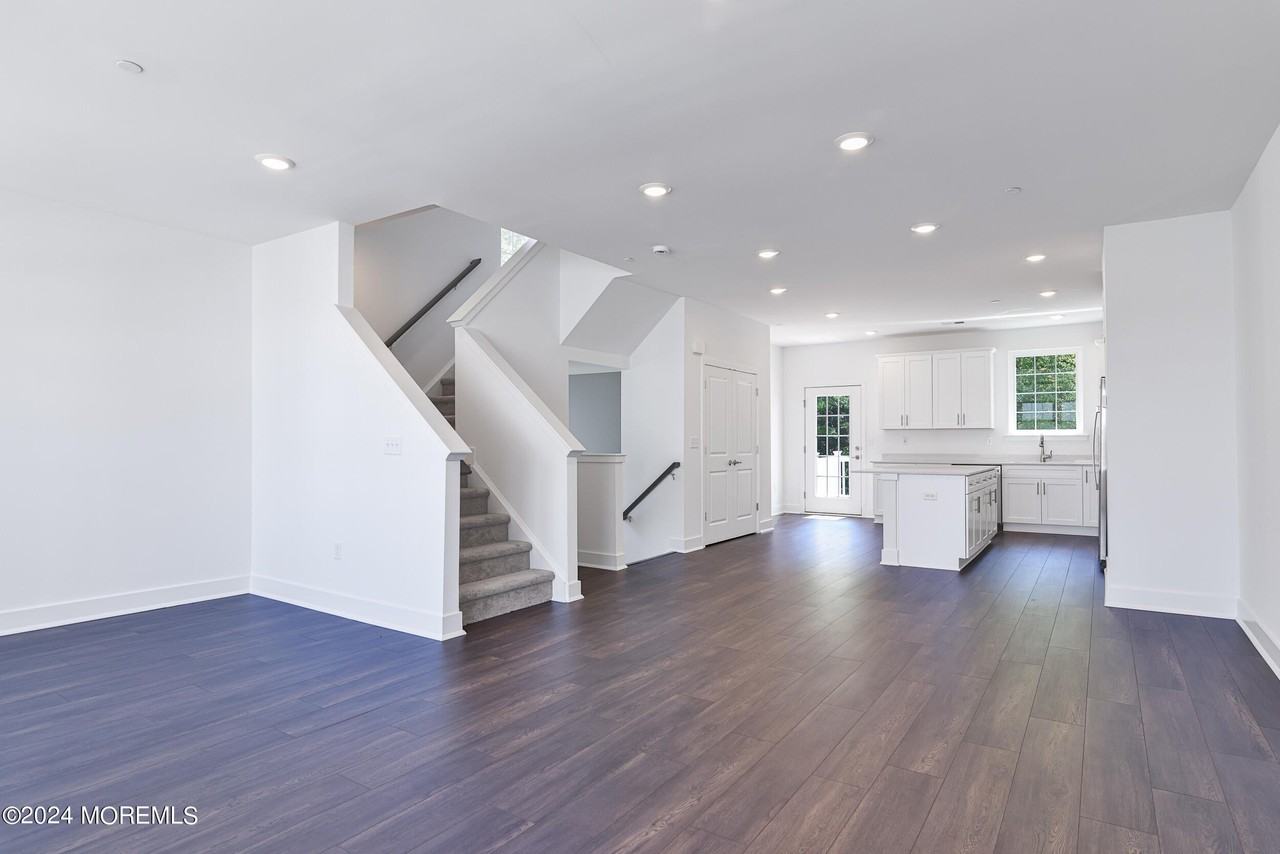 18 Crimson Dr - Photo 6 of 35