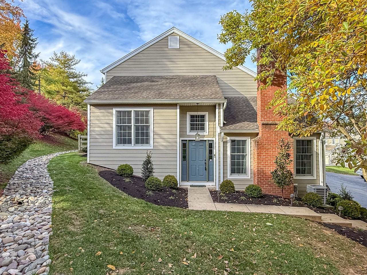 1913 Meadow Ln - Photo 2 of 50