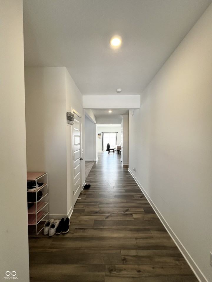 2725 Linwood Ave - Photo 2 of 18