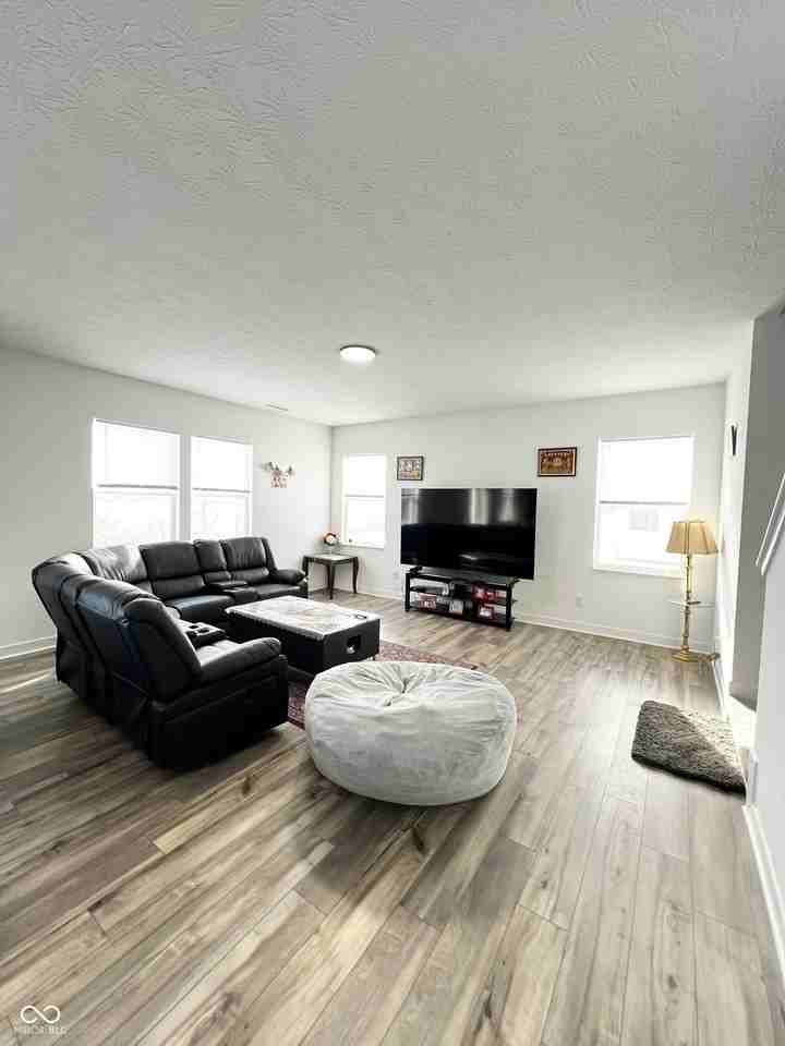 2725 Linwood Ave - Photo 3 of 18