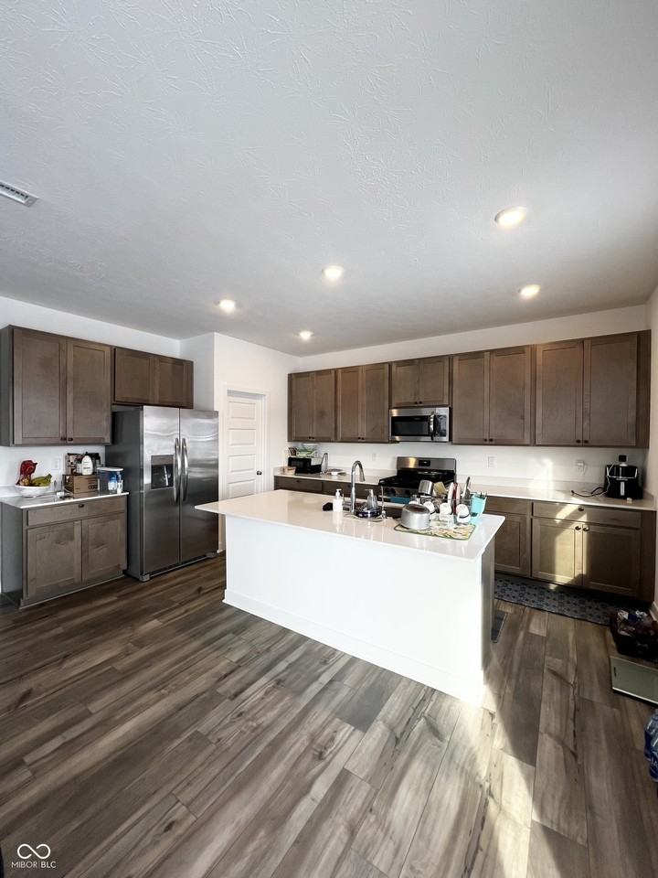 2725 Linwood Ave - Photo 4 of 18