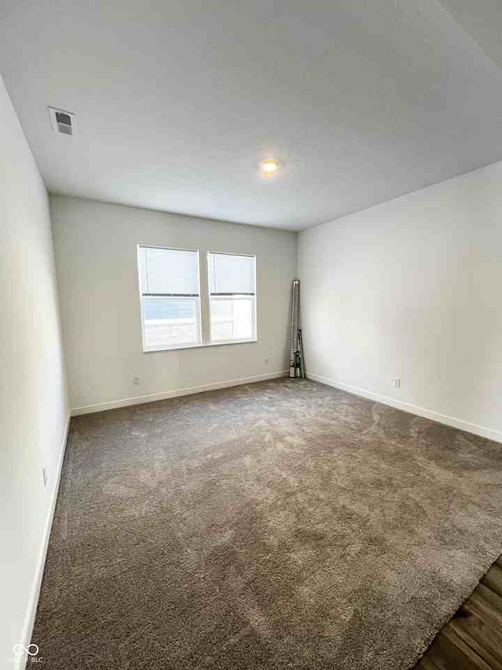 2725 Linwood Ave - Photo 5 of 18