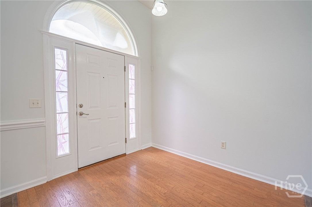 114 Laurens Lane - Photo 3 of 35