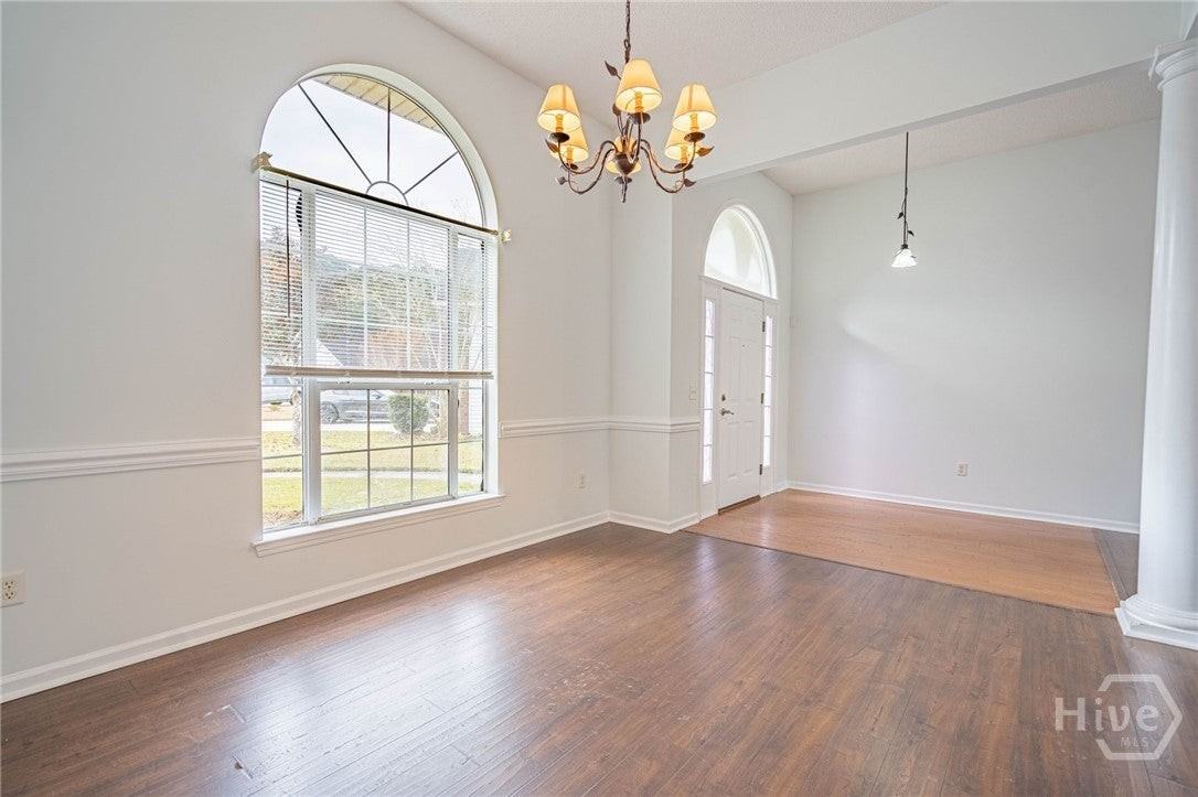 114 Laurens Lane - Photo 4 of 35