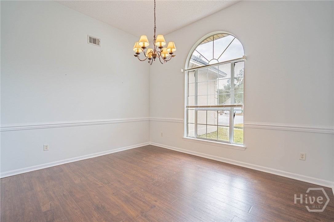 114 Laurens Lane - Photo 7 of 35