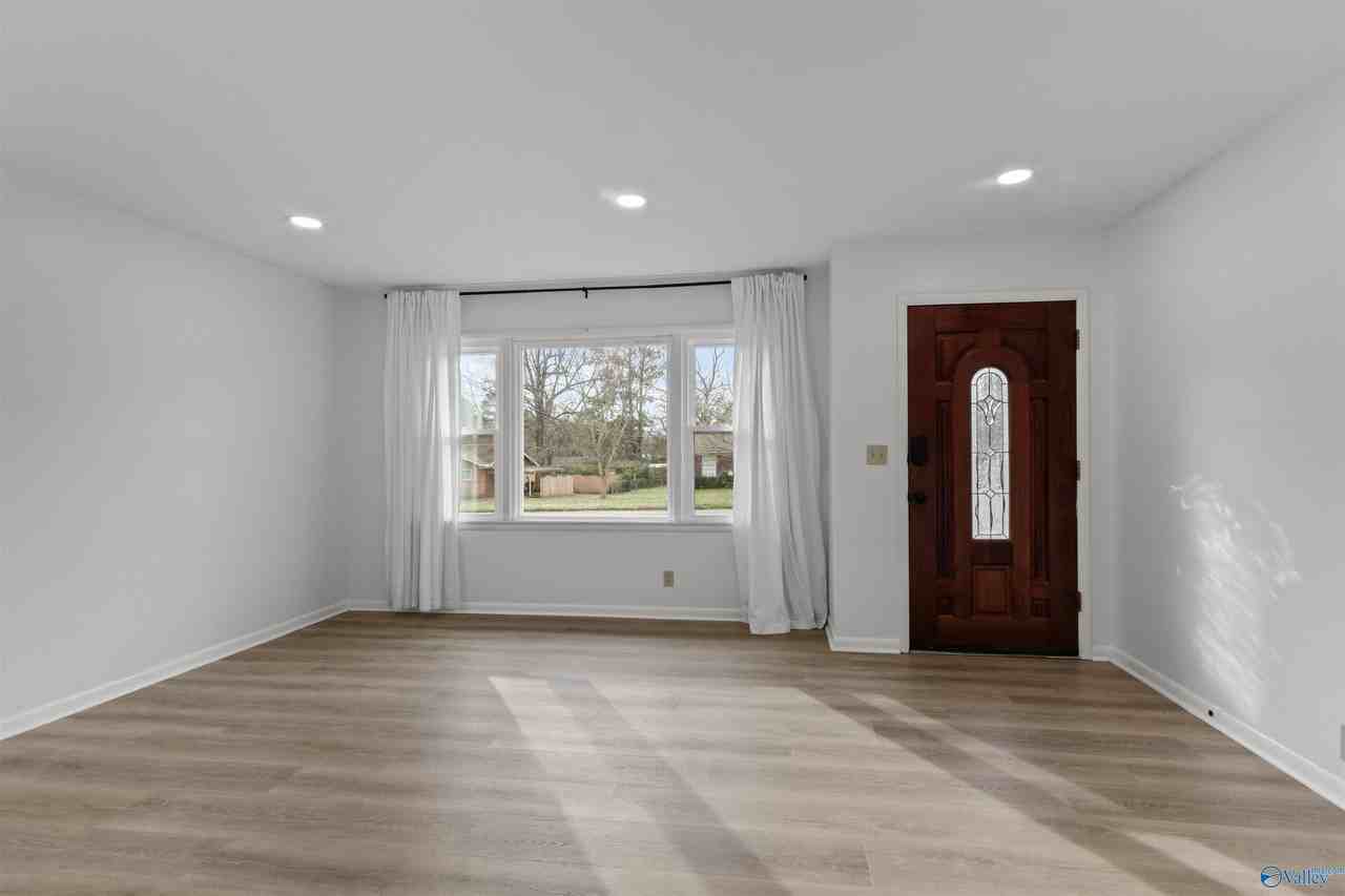 6304 Davies Ave Nw - Photo 4 of 27