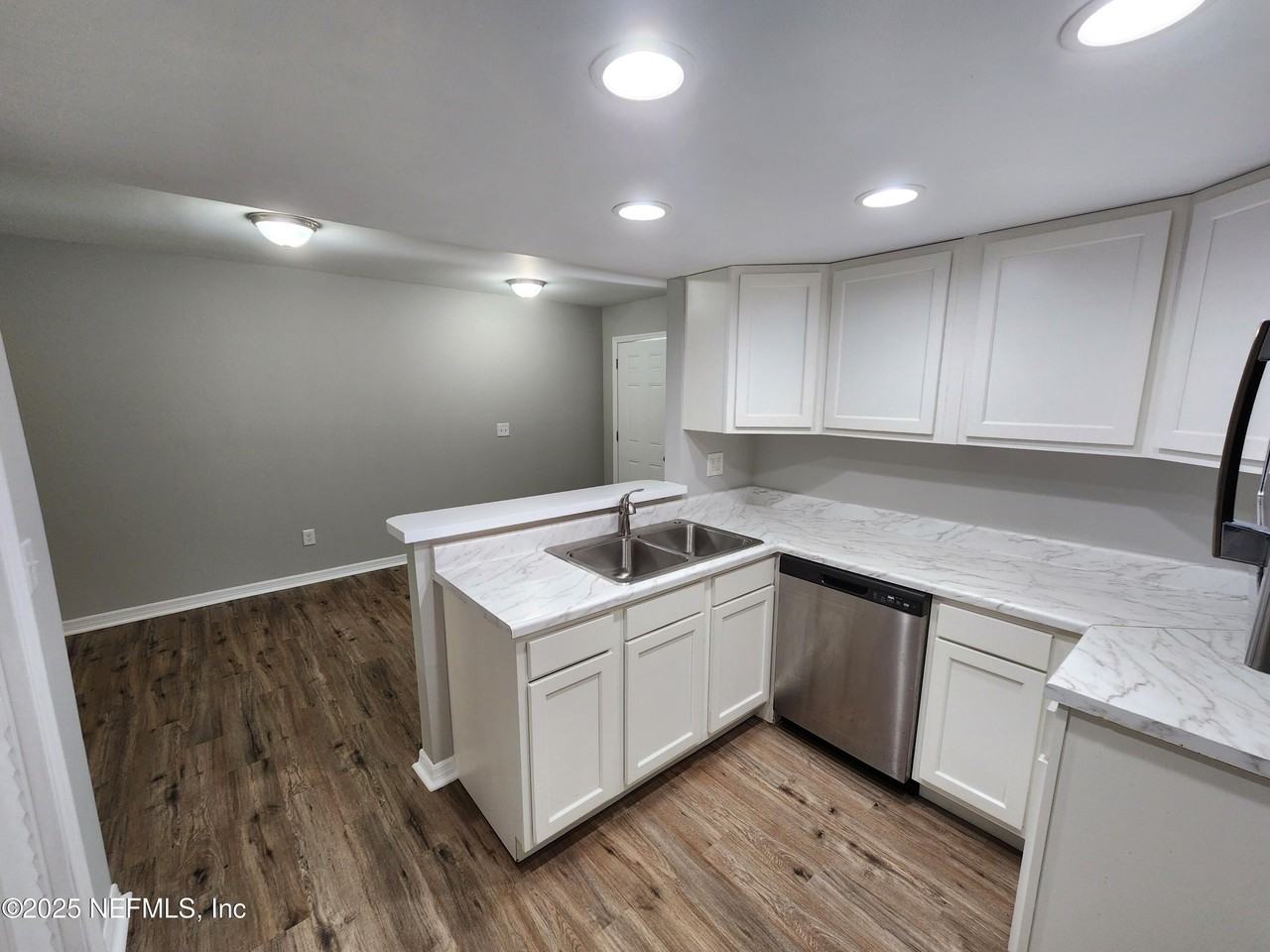 7605 Melissa Ct N - Photo 7 of 25