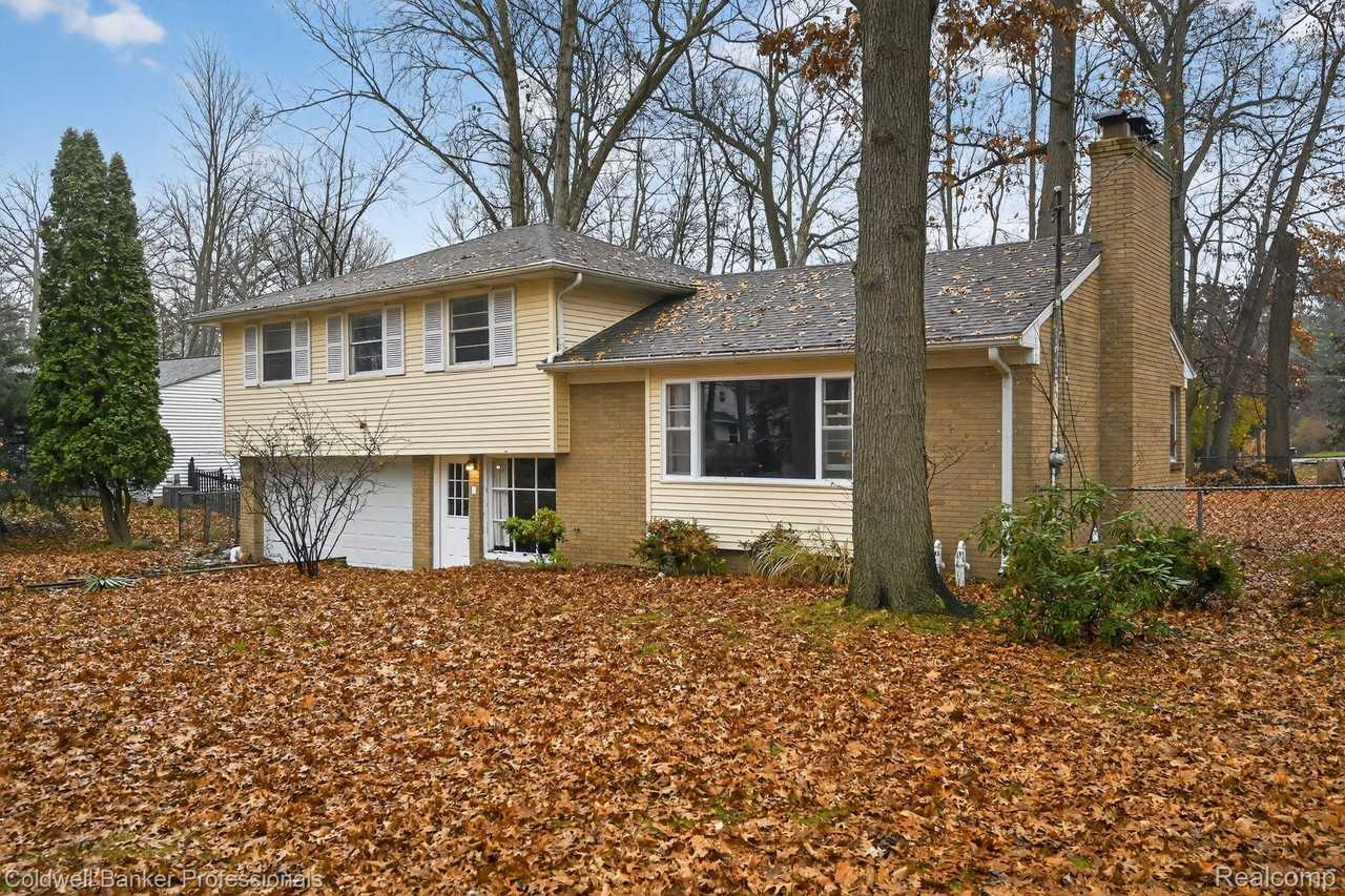 4448 Greenwood Drive - Photo 2 of 42