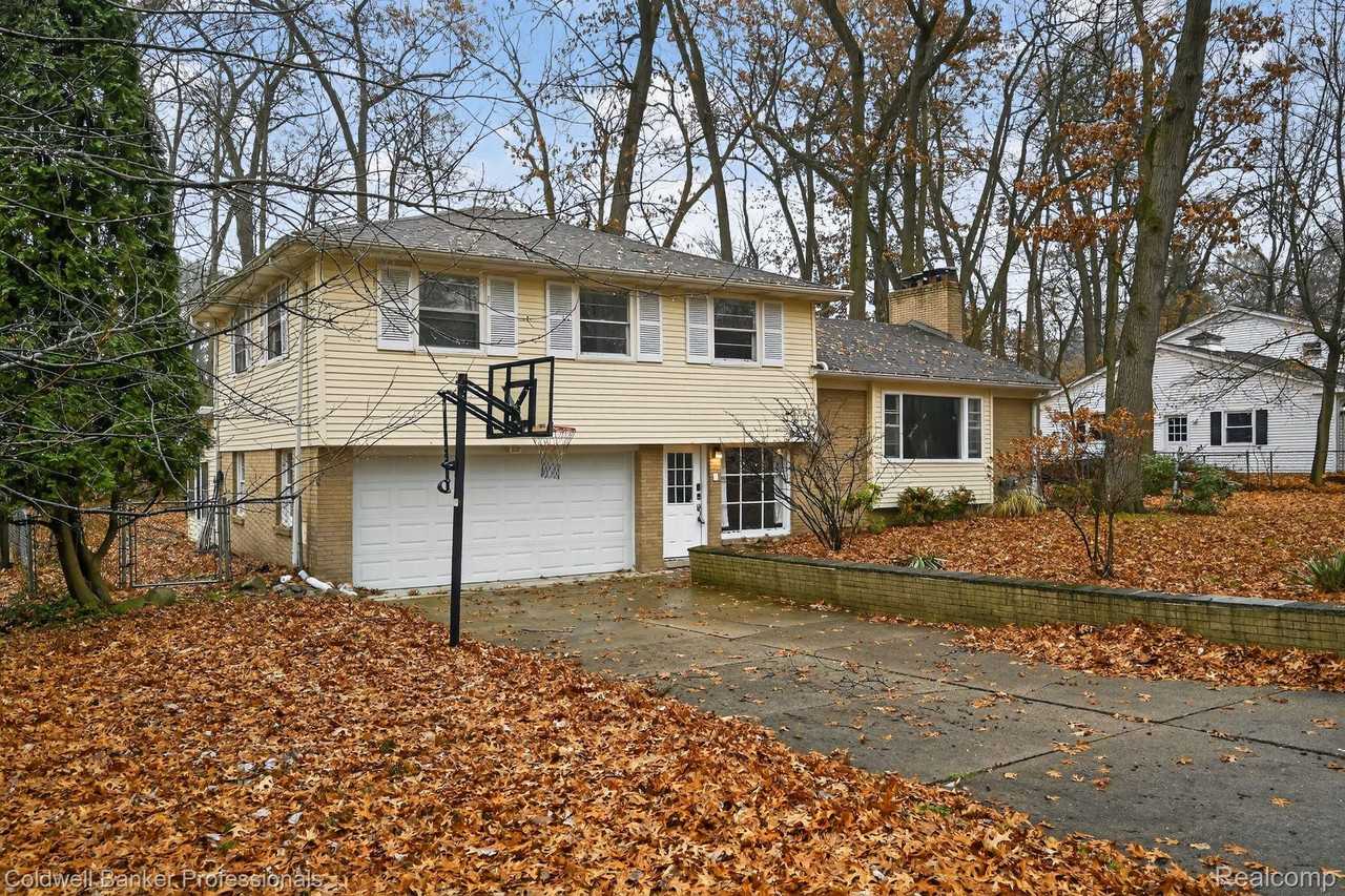 4448 Greenwood Drive - Photo 3 of 42