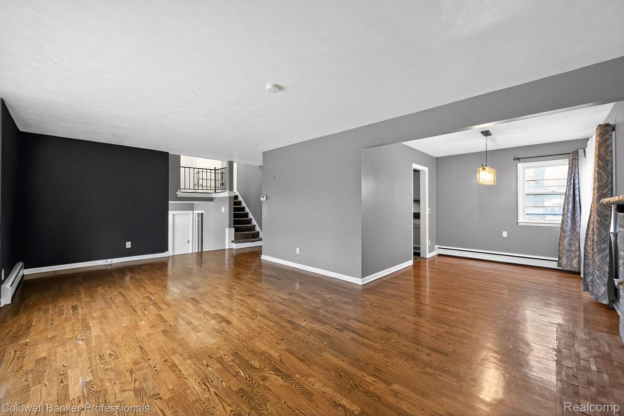 4448 Greenwood Drive - Photo 6 of 42