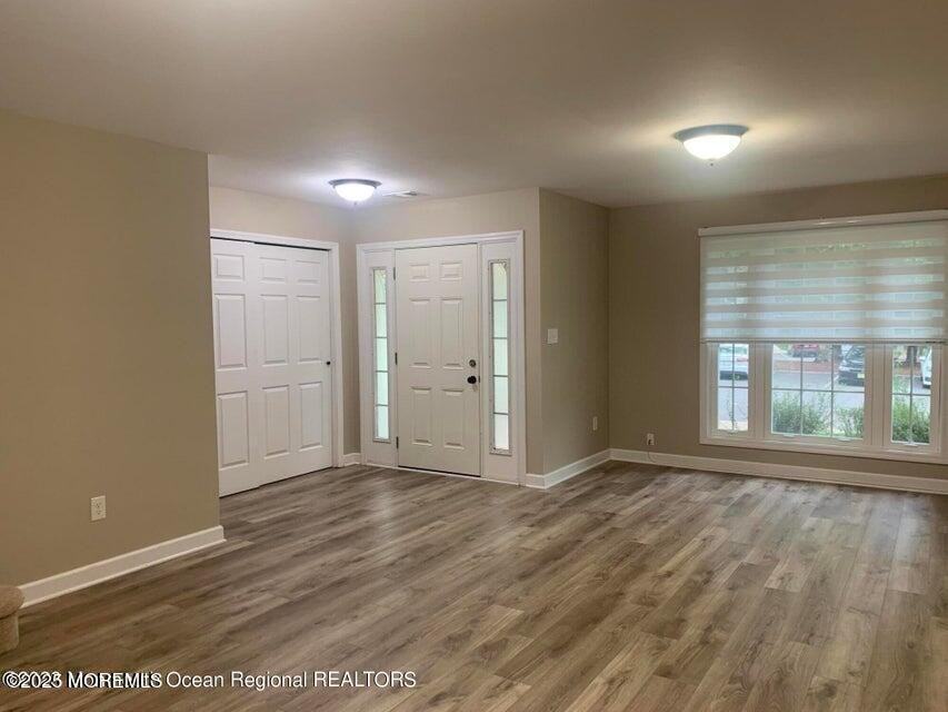 248 Larchwood Ct - Photo 2 of 28