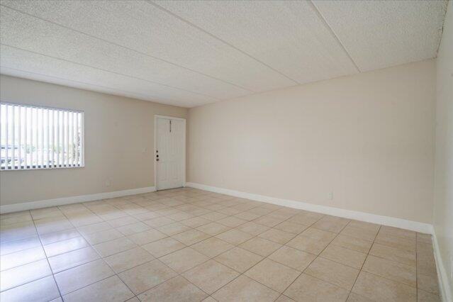 1104 Meadows Cir - Photo 4 of 27