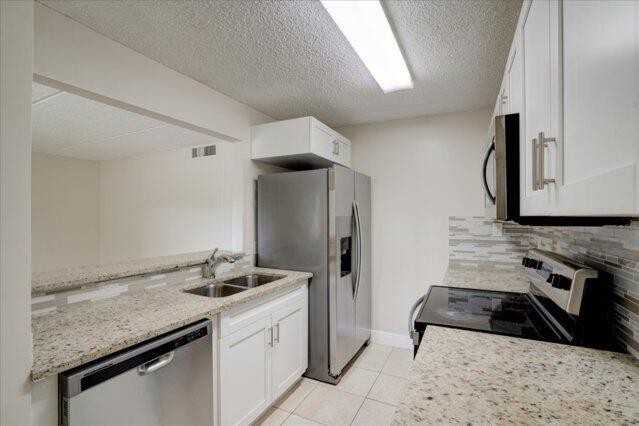 1104 Meadows Cir - Photo 6 of 27