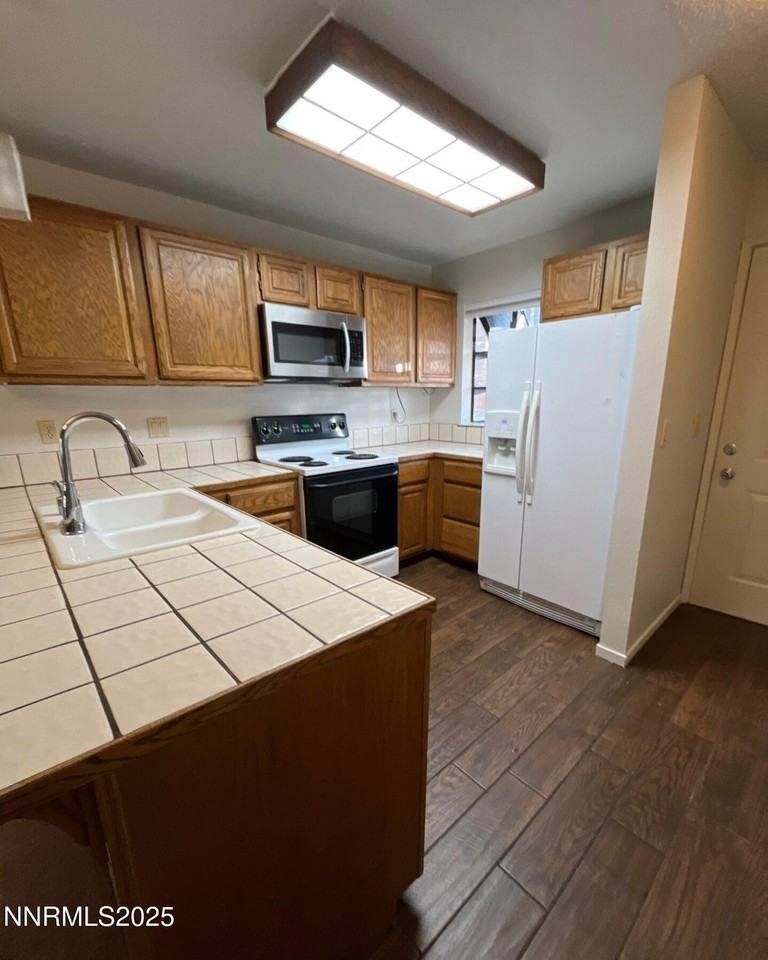 2980 Tierra Verde W - Photo 6 of 11