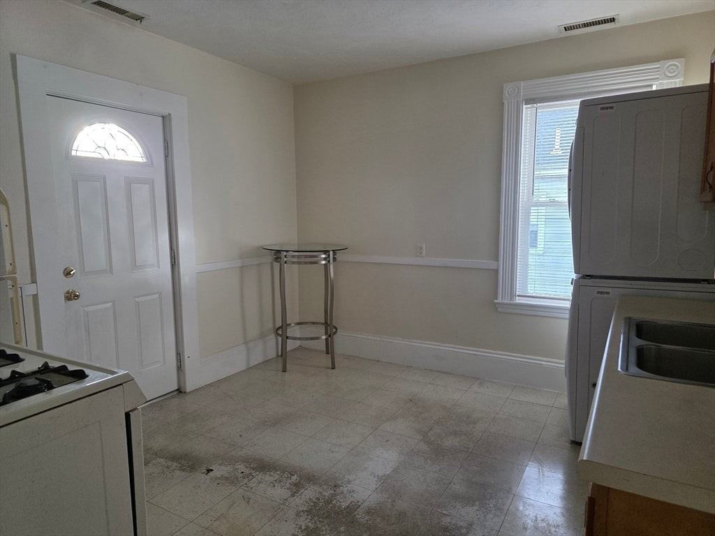 209 Ash St - Photo 4 of 7