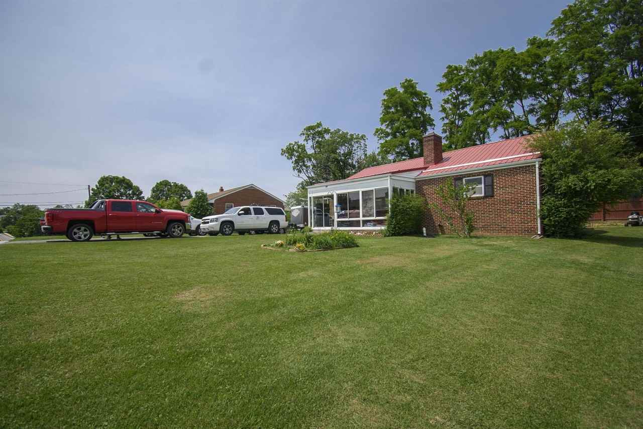 206 Broce Dr - Photo 2 of 34