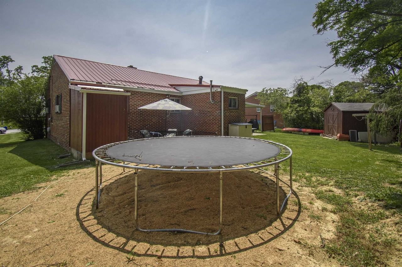 206 Broce Dr - Photo 3 of 34