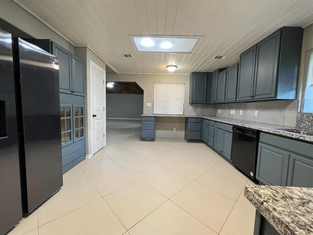 123 Pinehurst Drive - Photo 3 of 23