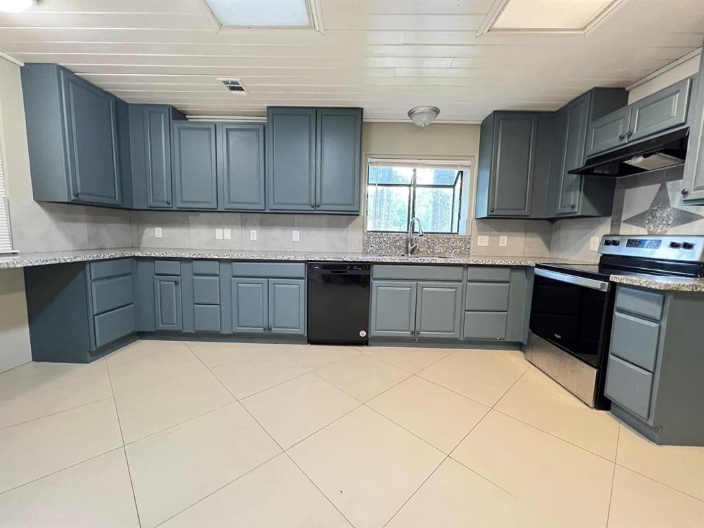 123 Pinehurst Drive - Photo 6 of 23