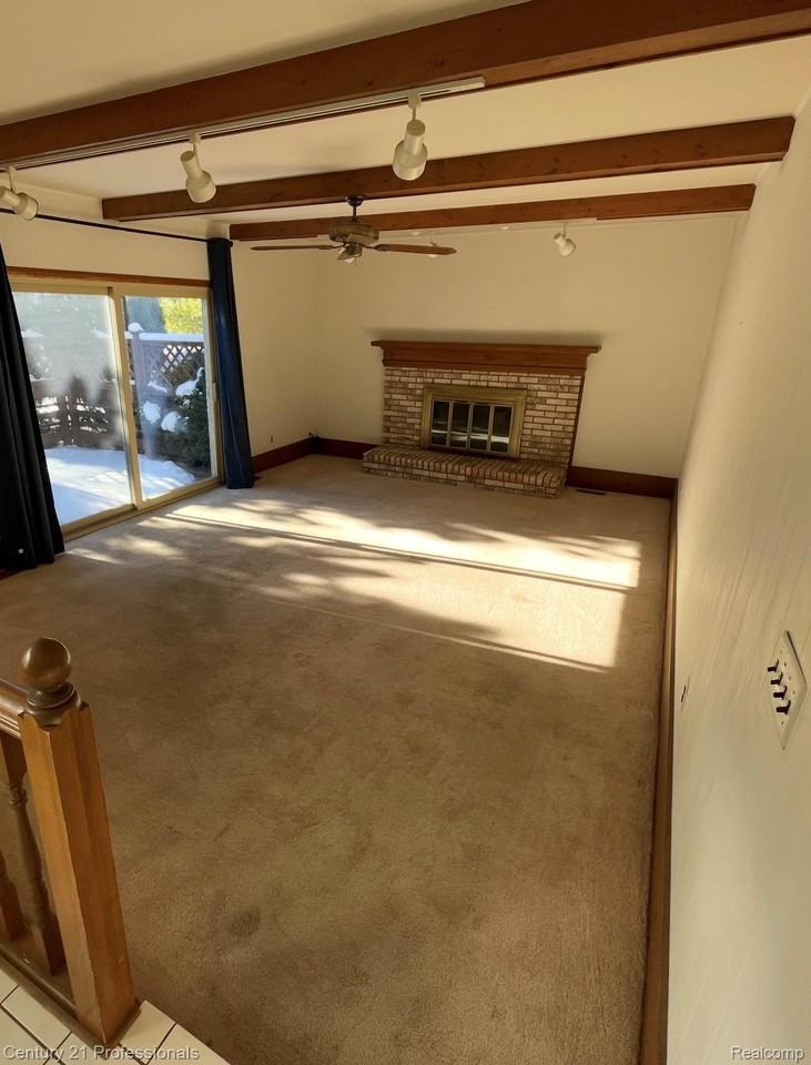 726 Baker Street - Photo 7 of 23