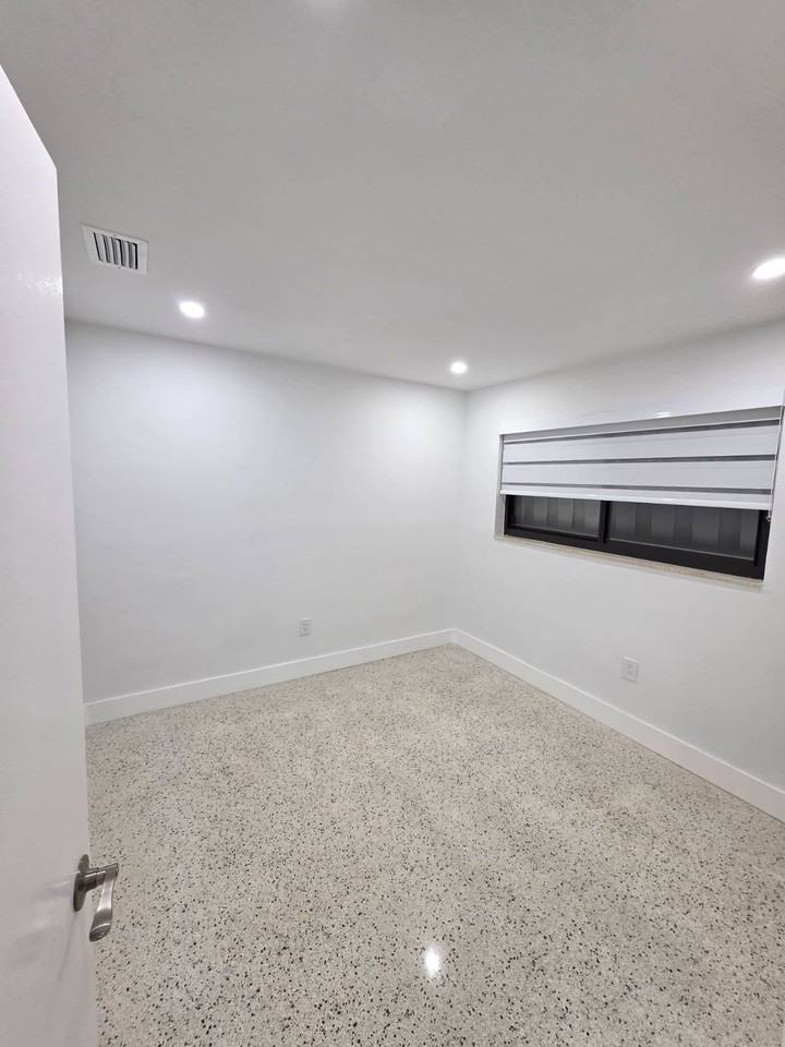 18730 Nw 29th Pl - Photo 5 of 15