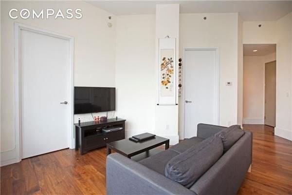 1017 Jackson Ave #5D - Photo 2 of 7