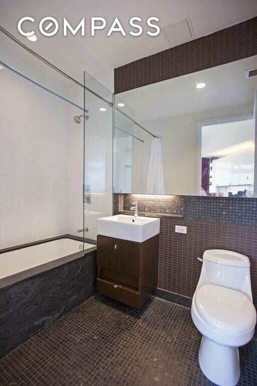 1017 Jackson Ave #5D - Photo 5 of 7