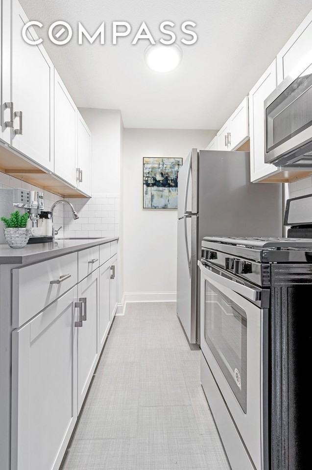 3333 Broadway #D22J - Photo 3 of 18