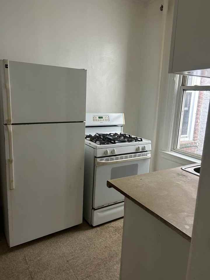 Avenue J - Photo 2 of 7