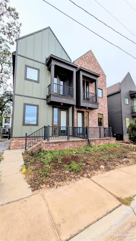 379 S Clubbs St - Photo 3 of 37