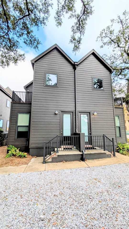 379 S Clubbs St - Photo 4 of 37