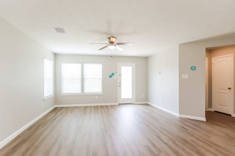 20132 Langwell Dr - Photo 3 of 16