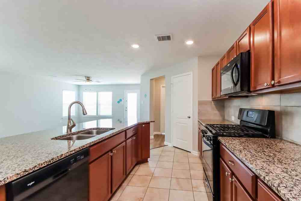 20132 Langwell Dr - Photo 7 of 16