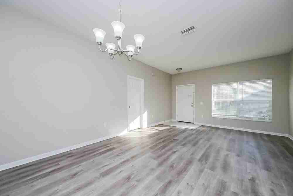 405 Acacia Tree Way - Photo 4 of 16