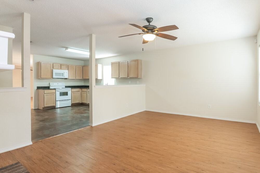 8804 Seven Oaks Ln - Photo 4 of 16