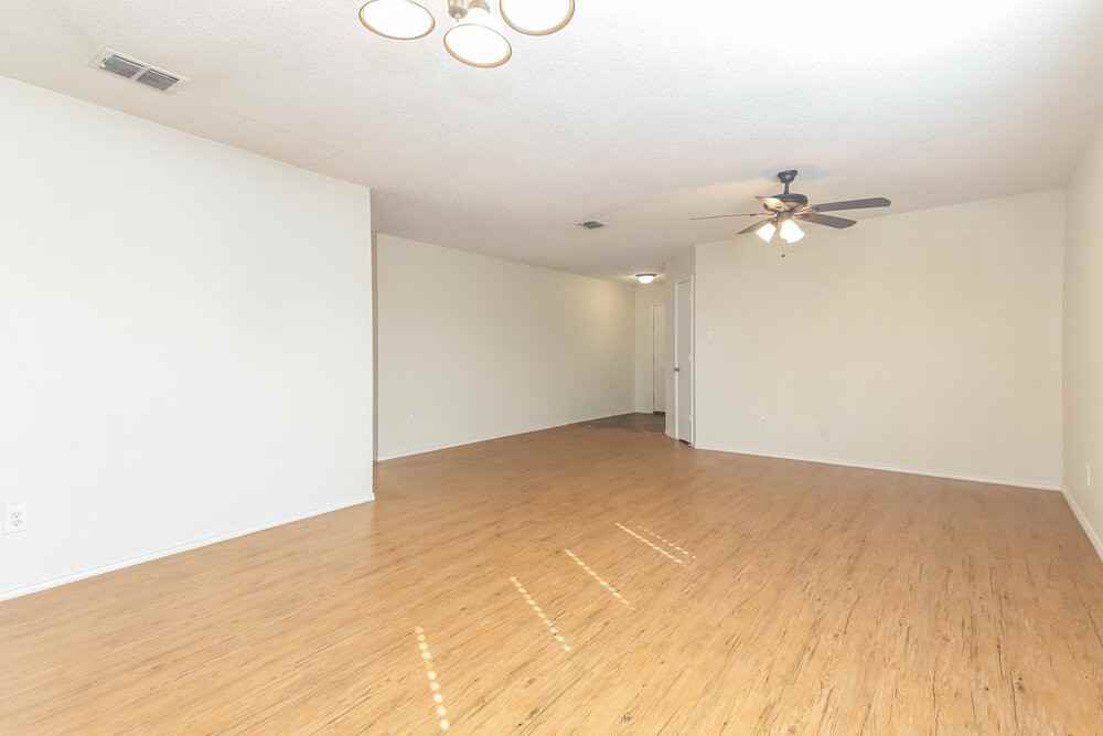 8804 Seven Oaks Ln - Photo 5 of 16