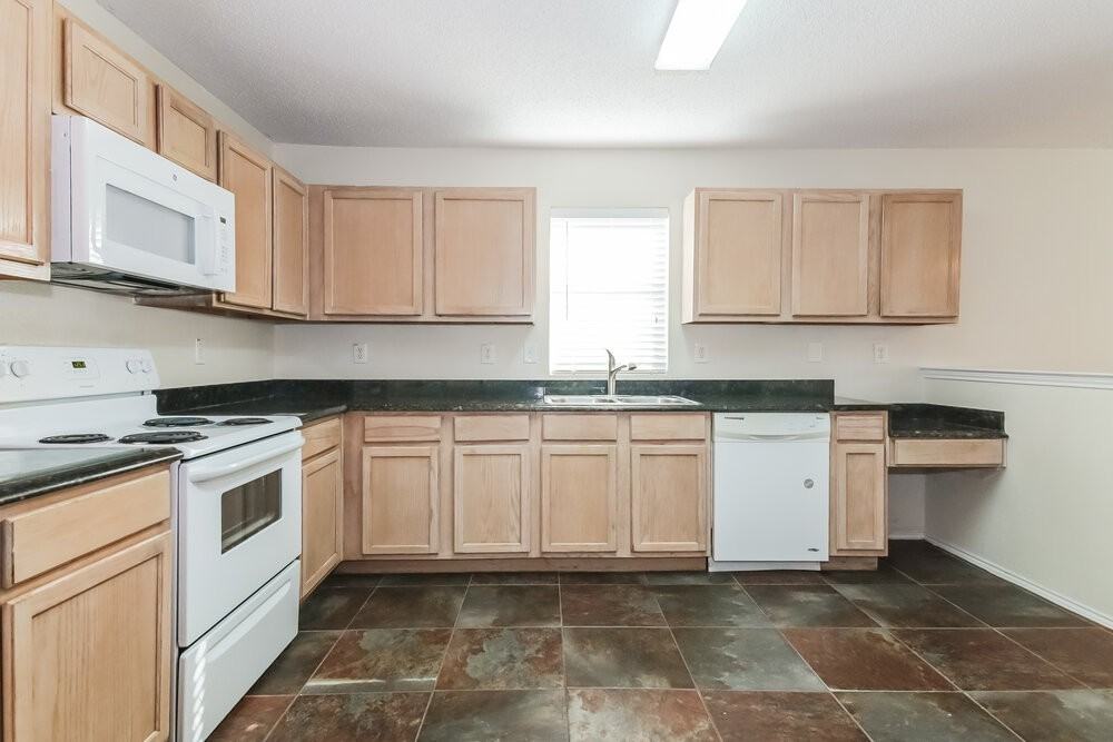 8804 Seven Oaks Ln - Photo 6 of 16