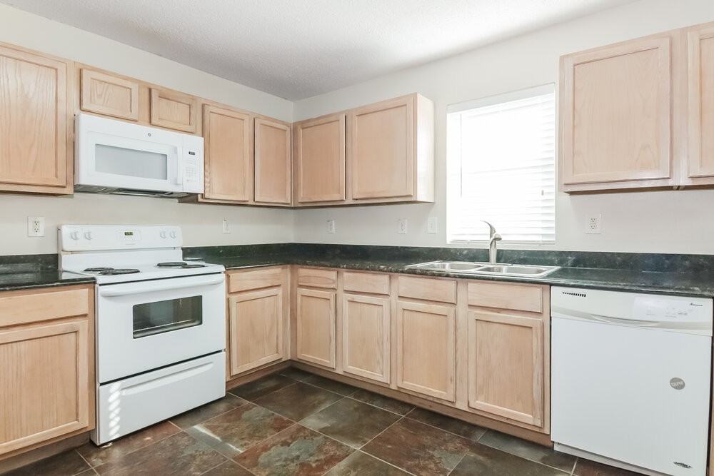 8804 Seven Oaks Ln - Photo 7 of 16