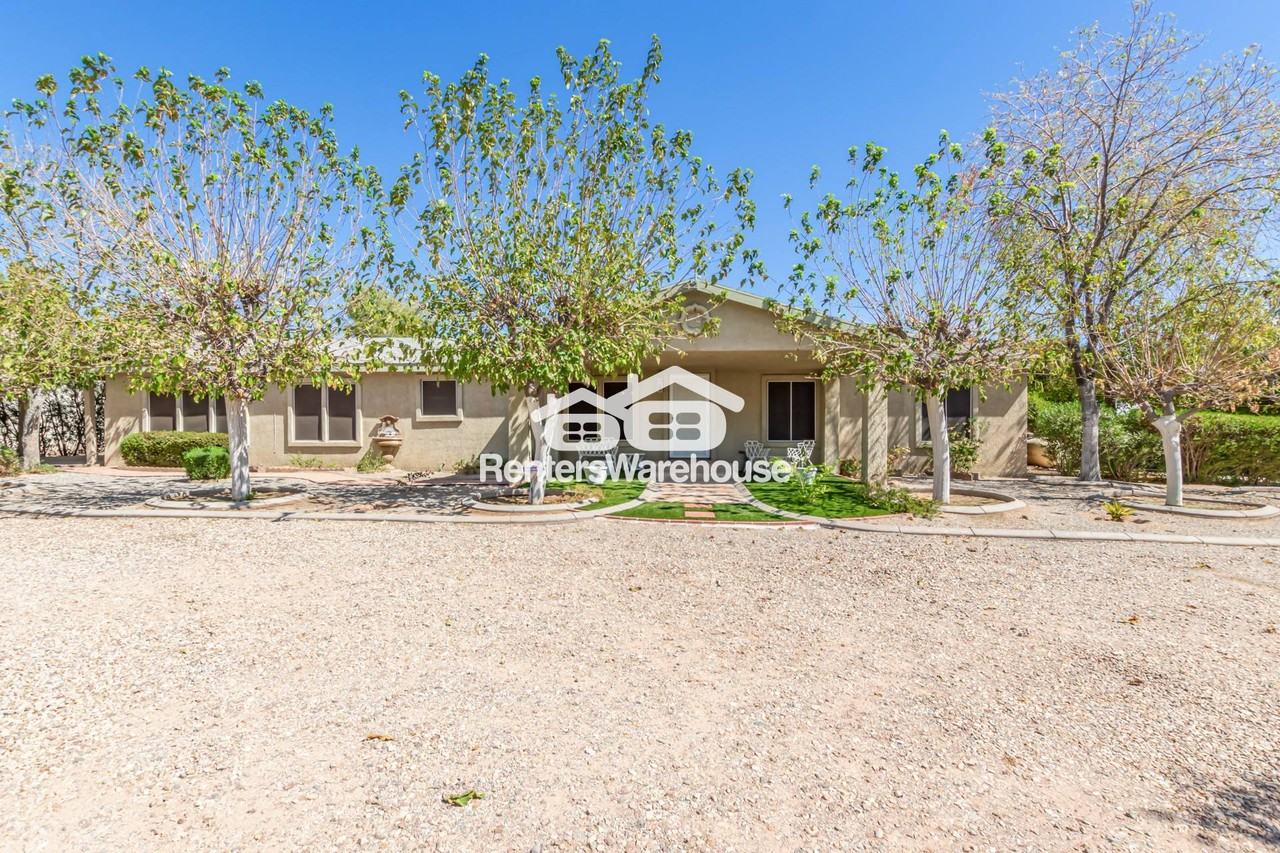 29319 N 203rd Ave - Photo 4 of 32