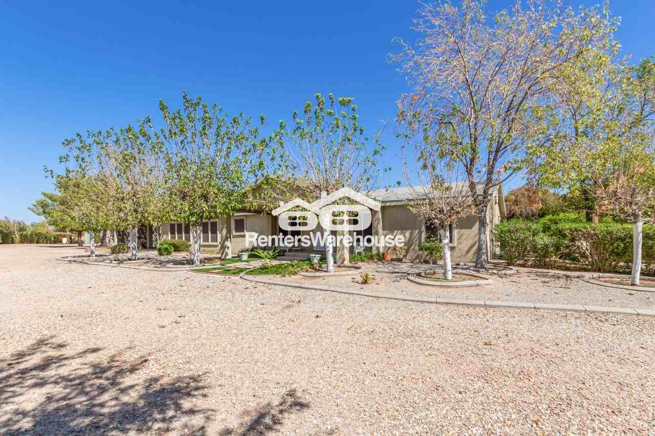 29319 N 203rd Ave - Photo 6 of 32