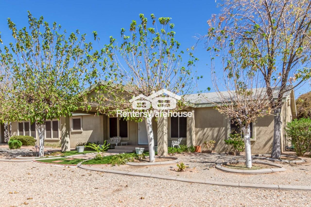 29319 N 203rd Ave - Photo 7 of 32