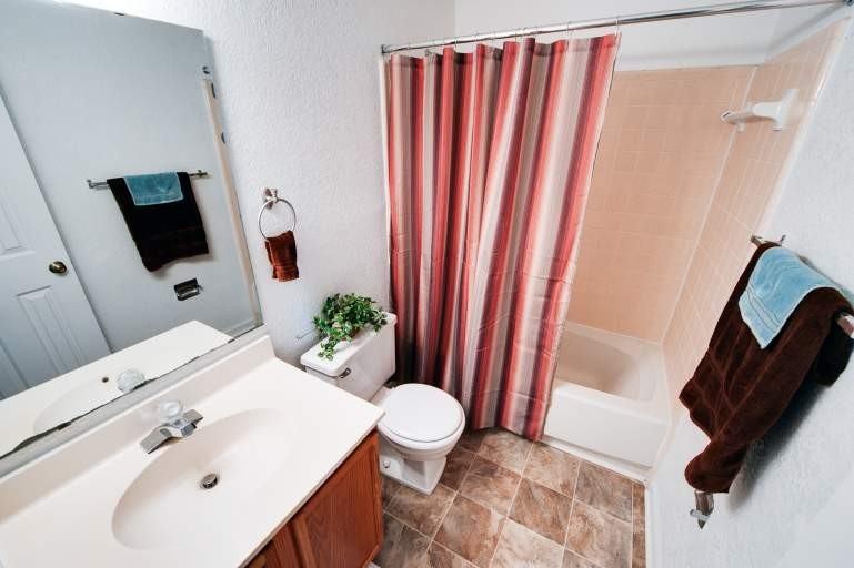 1937 Sharon Rd W - Photo 3 of 11