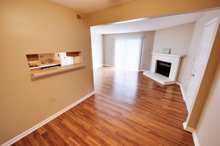 1937 Sharon Rd W - Photo 5 of 11