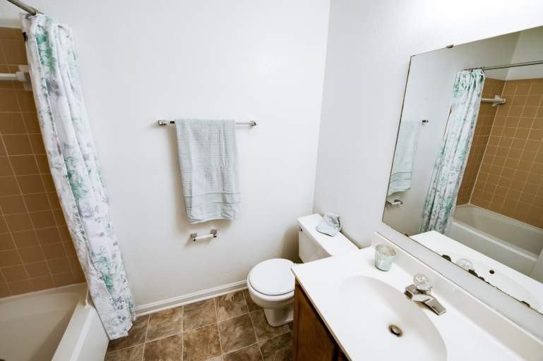 1937 Sharon Rd W - Photo 7 of 11