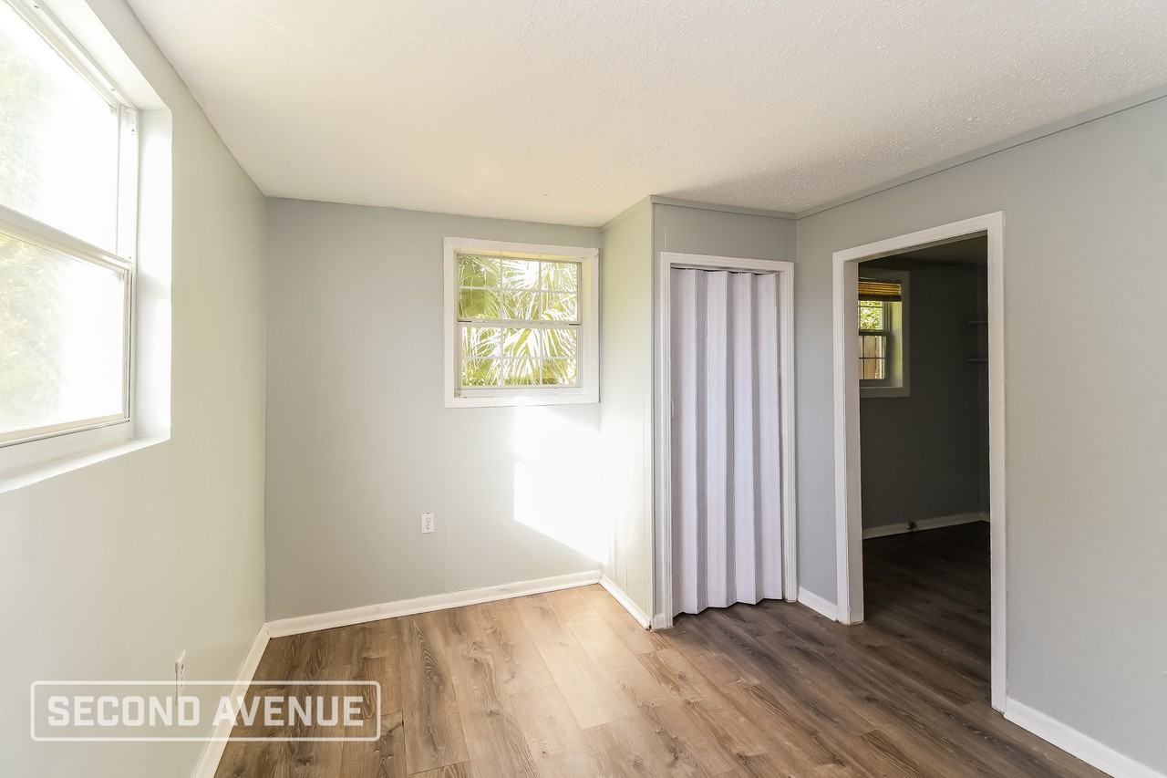 7333 Roslyn Rd - Photo 5 of 25