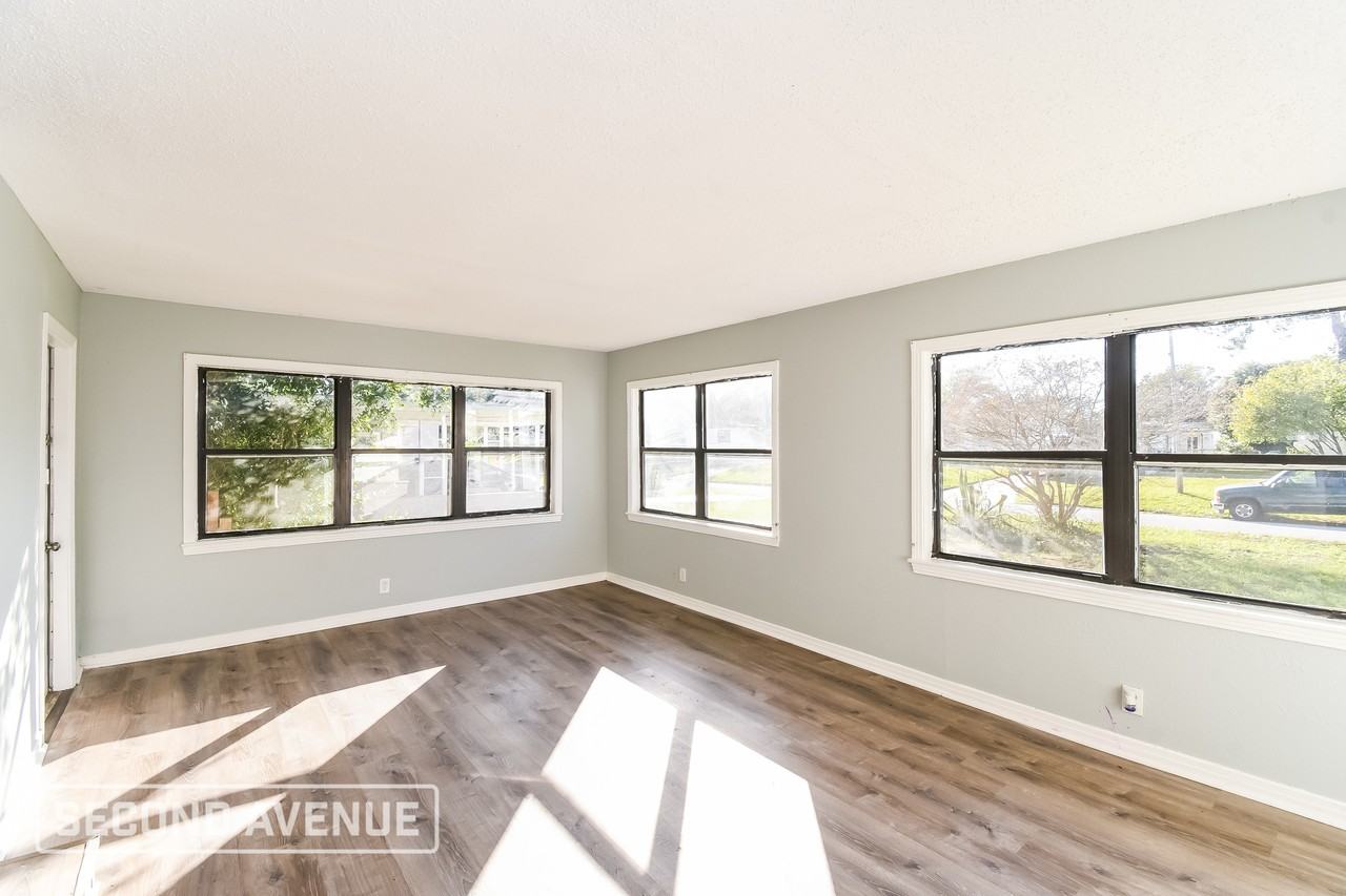 7333 Roslyn Rd - Photo 6 of 25